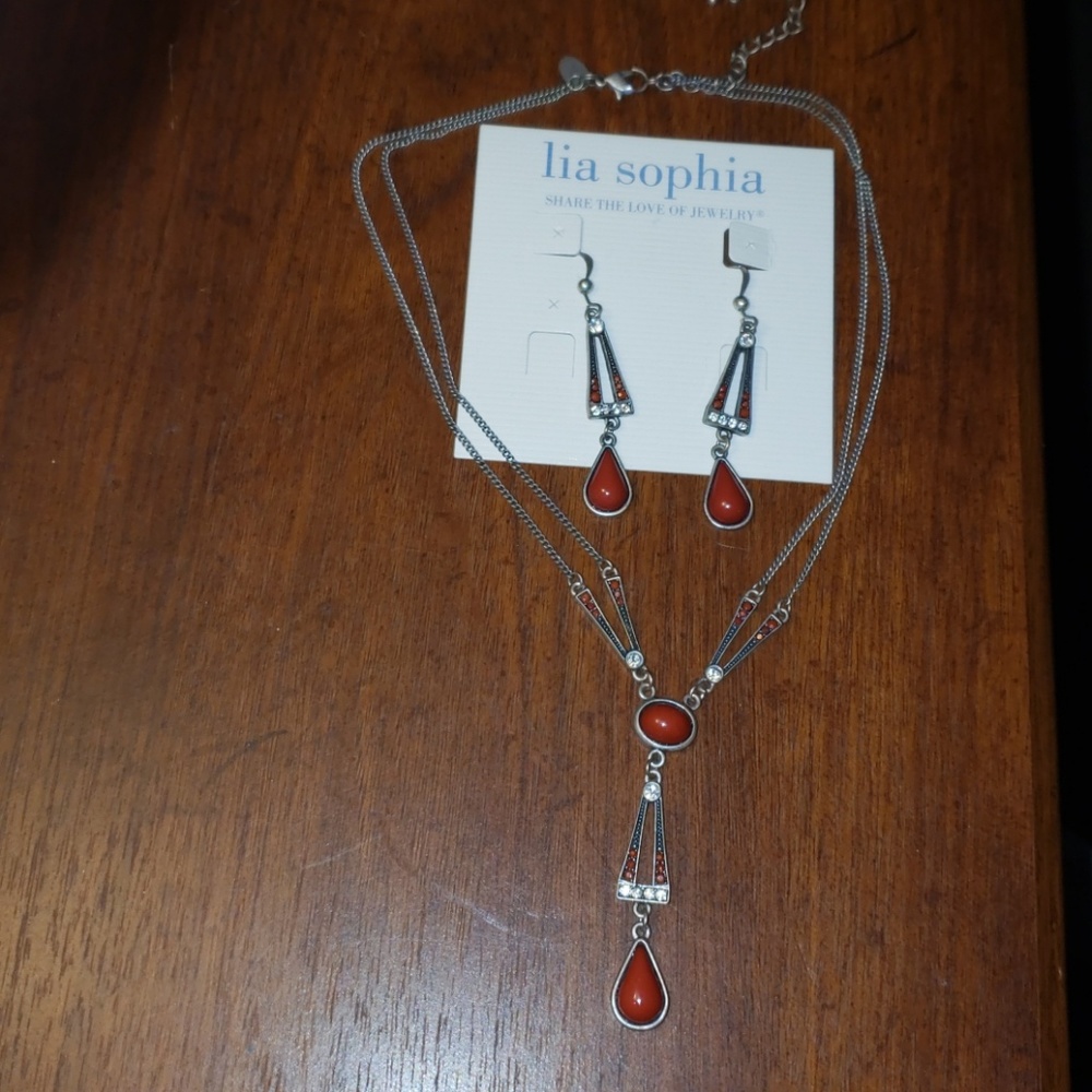 Earring and necklace set